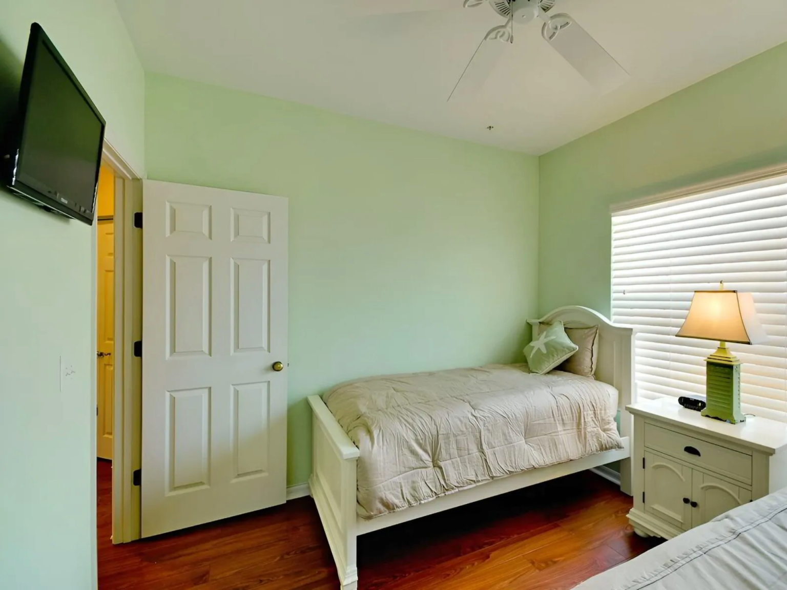 Third Bedroom – Sleeps Up to 6 Guests Comfortably