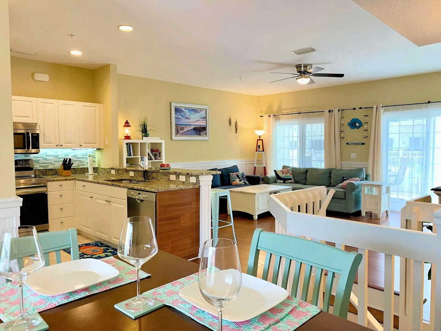 Open-Concept Living, Dining & Kitchen — Perfect for Families and Groups