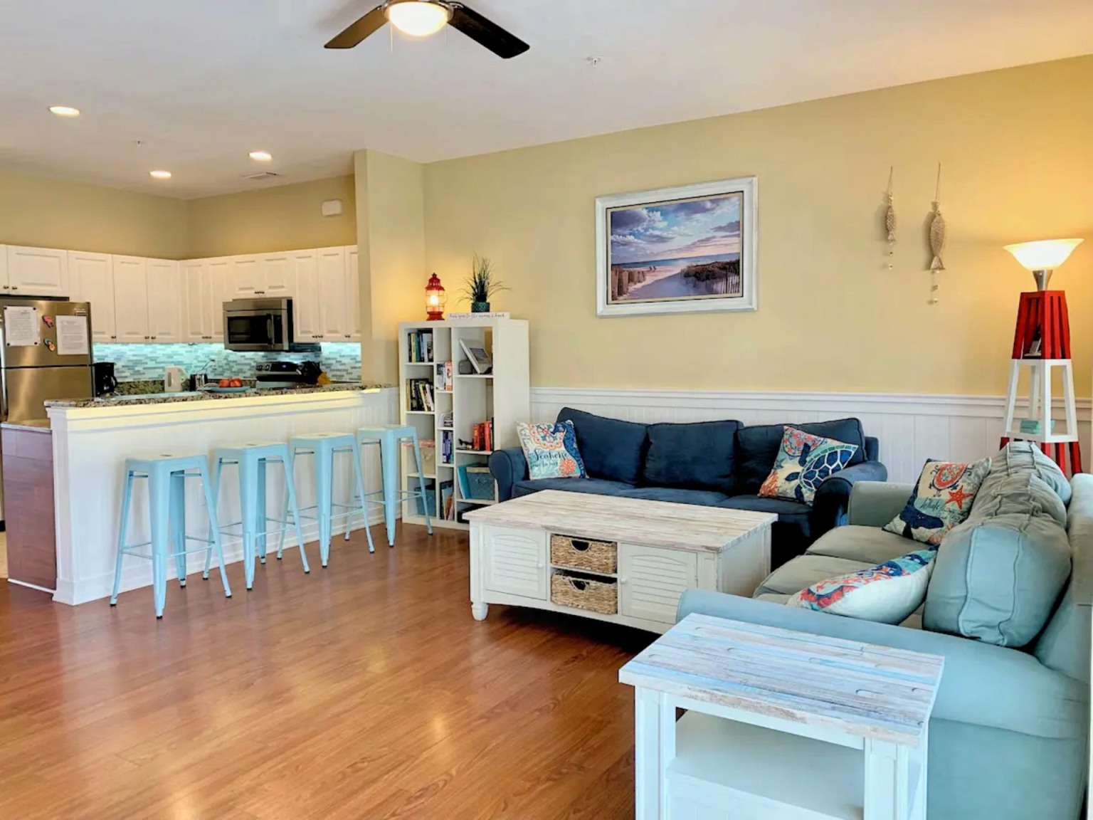 Relax After the Beach – Spacious Living Area with Smart TV